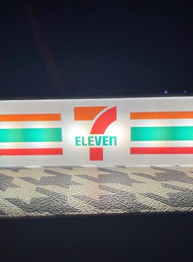 711便利店冰箱贴可发光磁吸装饰磁贴式便携充电款家居生活摆件