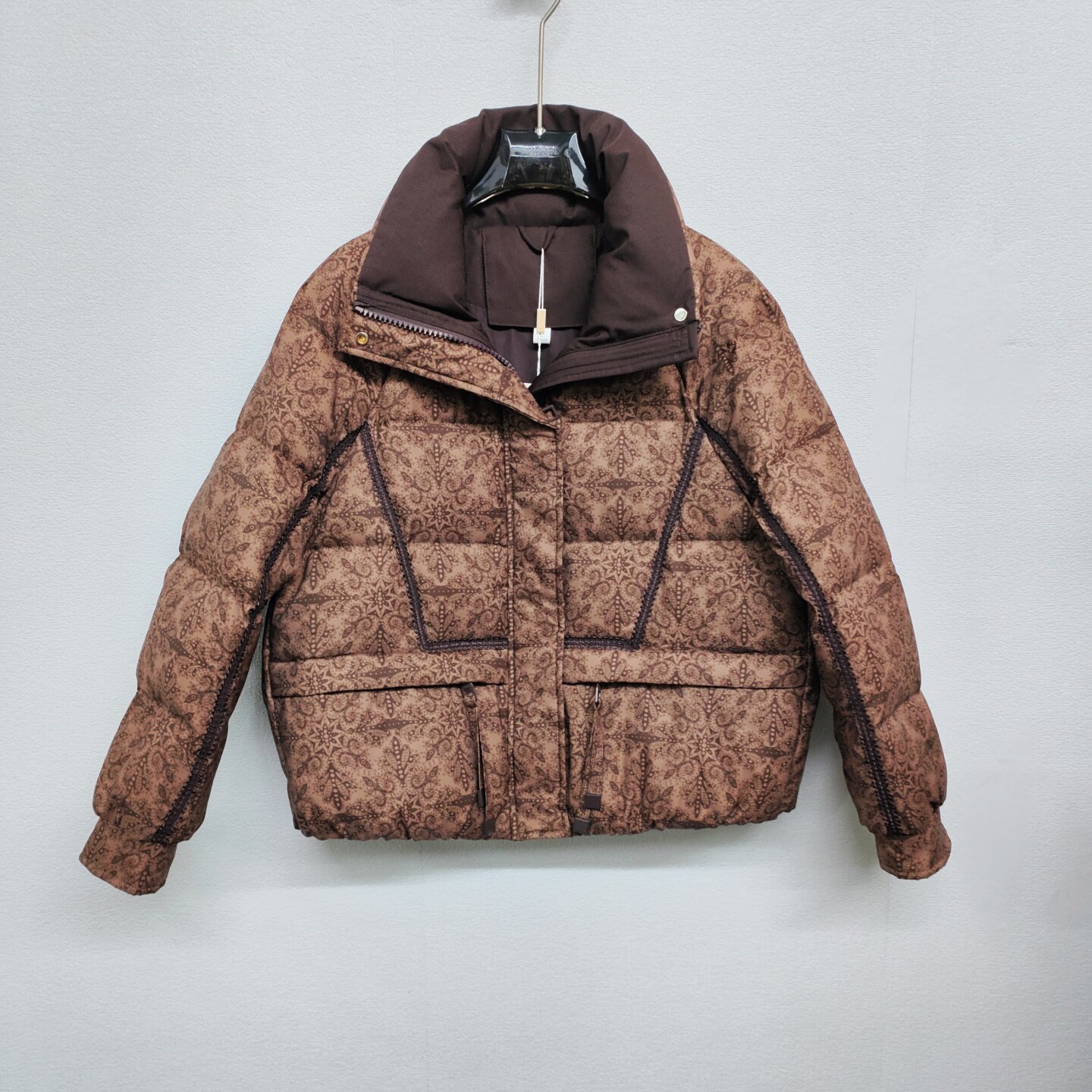 YF25B9902冬款扩版羽绒服时尚印花短款保暖耐脏领洋气女士百搭