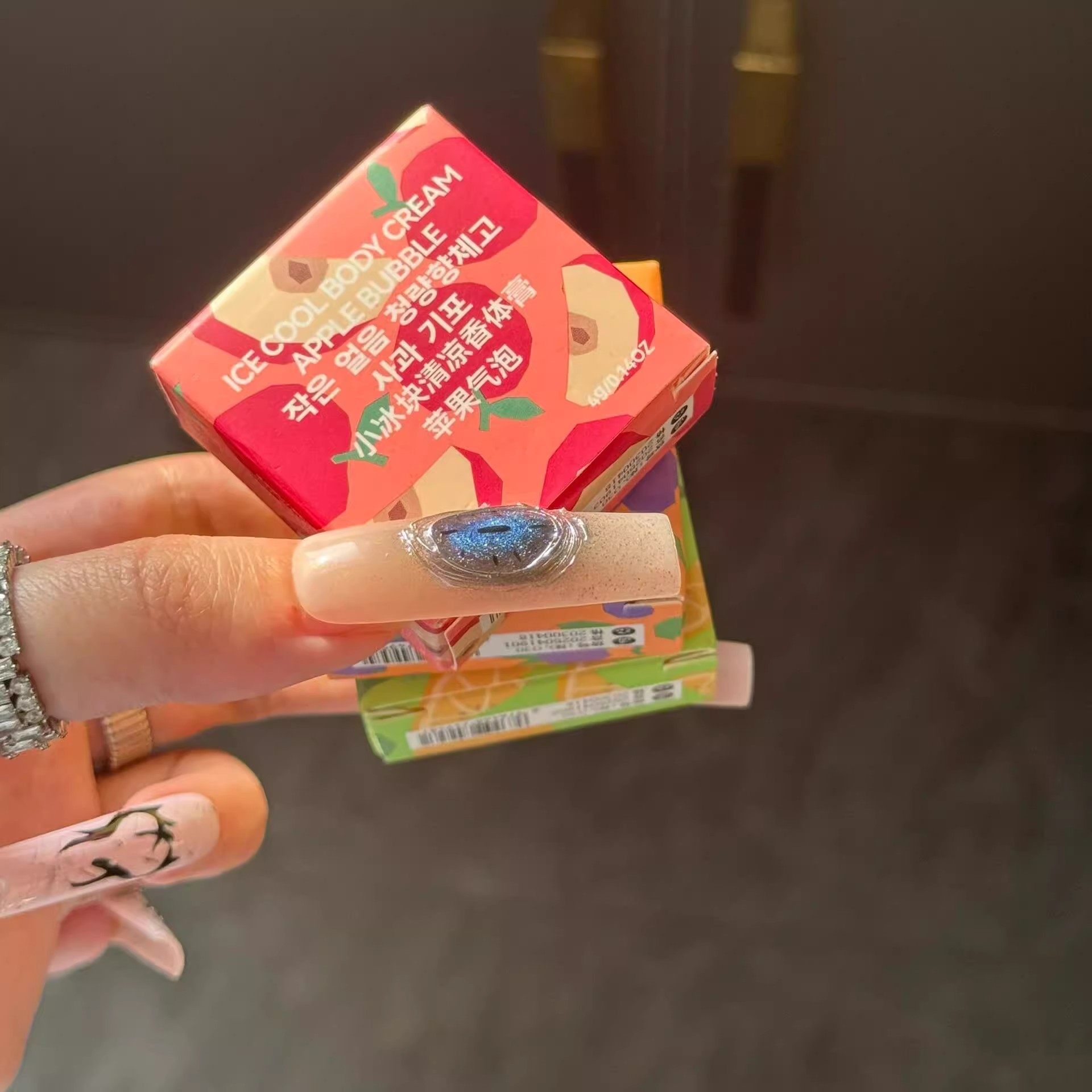 坠吊的一盘香膏~夏以昼哥推周边苹果味固体香膏持久留香固体香水,淘宝优惠券,粉丝福利购,淘宝优惠卷