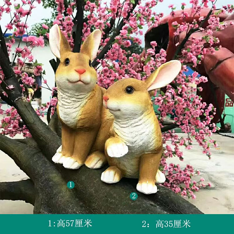 定制大公鸡雕塑玻璃钢写实彩绘白色小兔子雕像农家院庭院户外摆件