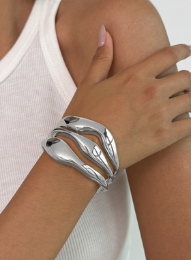 欧美跨境夸张液态敲打纹开口手镯