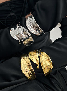 欧美跨境夸张叶子复古宽手镯女时尚个性法式气质褶皱麻面合金手饰