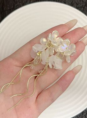 白色贝壳花朵流苏耳钉
