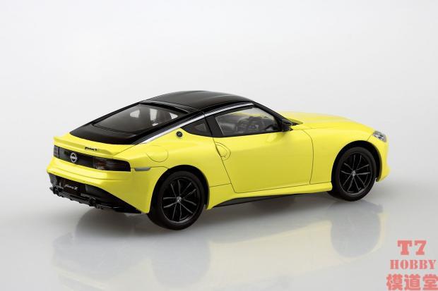 青岛社1/32免胶预上色拼装车模Nissan RZ34 Fairlady Z黄色 06260 - 图1