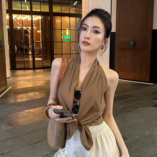咖色v领挂脖无袖衬衫女夏季2026新款设计感甜辣妹百搭绝美小上衣 - 图2