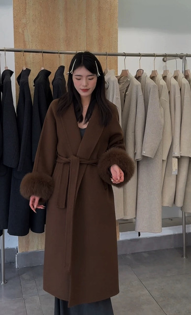 2025 new autumn style temperament fox fur sleeve warm coat women's bathrobe style waist slimming long wool coat