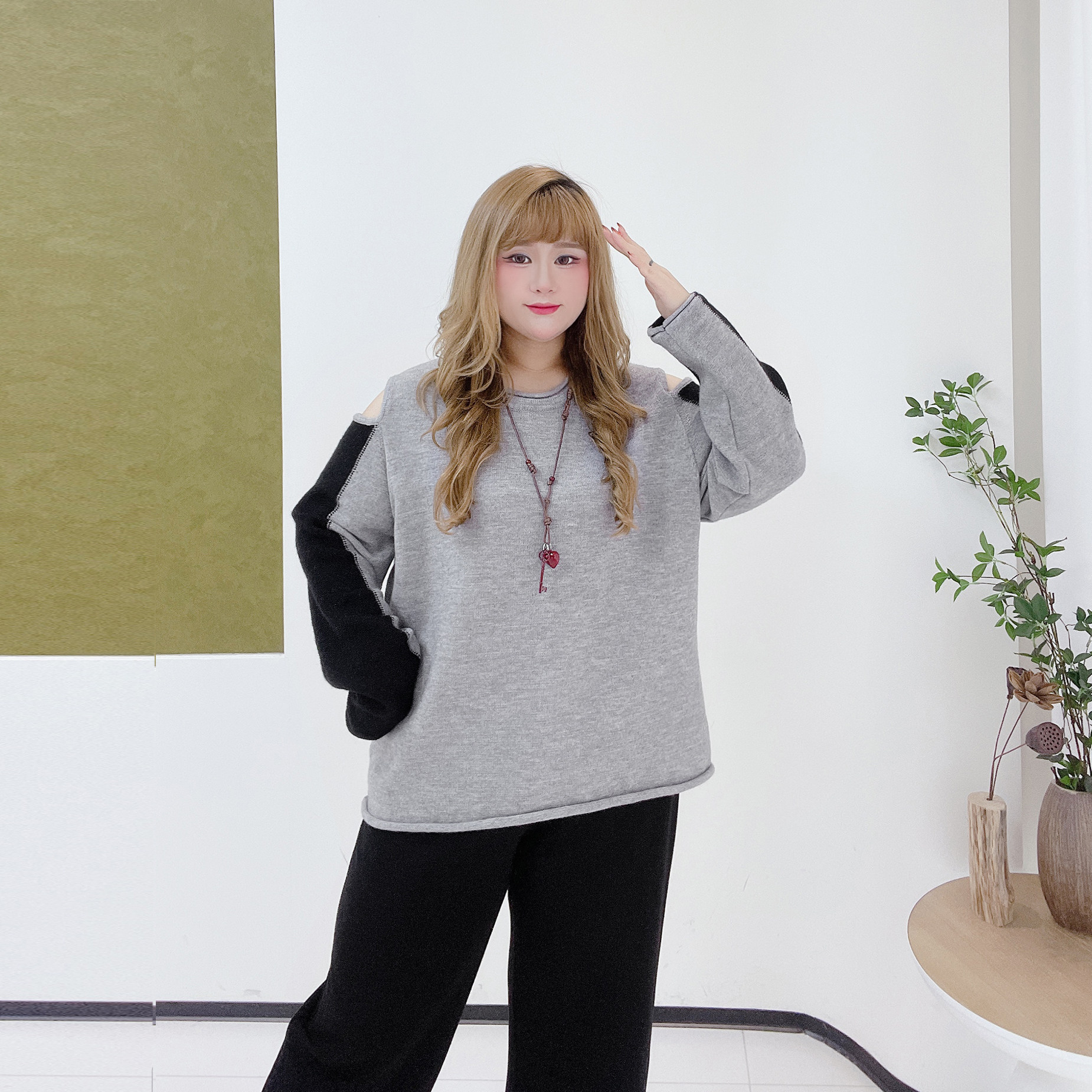 设计感小众露肩拼色内搭上衣胖莹莹大码女装秋冬慵懒卷边显瘦毛衣,淘宝优惠券,粉丝福利购,淘宝优惠卷