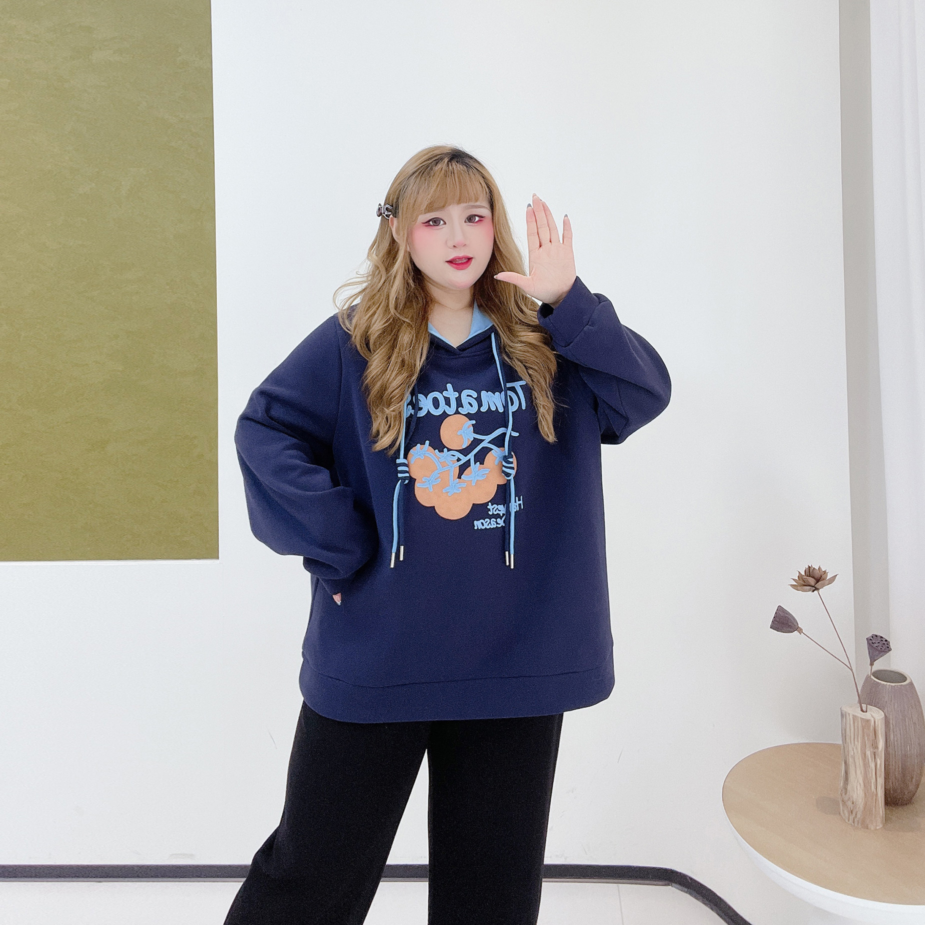 韩系休闲风减龄刺绣加绒上衣胖莹莹大码女装秋冬撞色遮肉连帽卫衣,淘宝优惠券,粉丝福利购,淘宝优惠卷