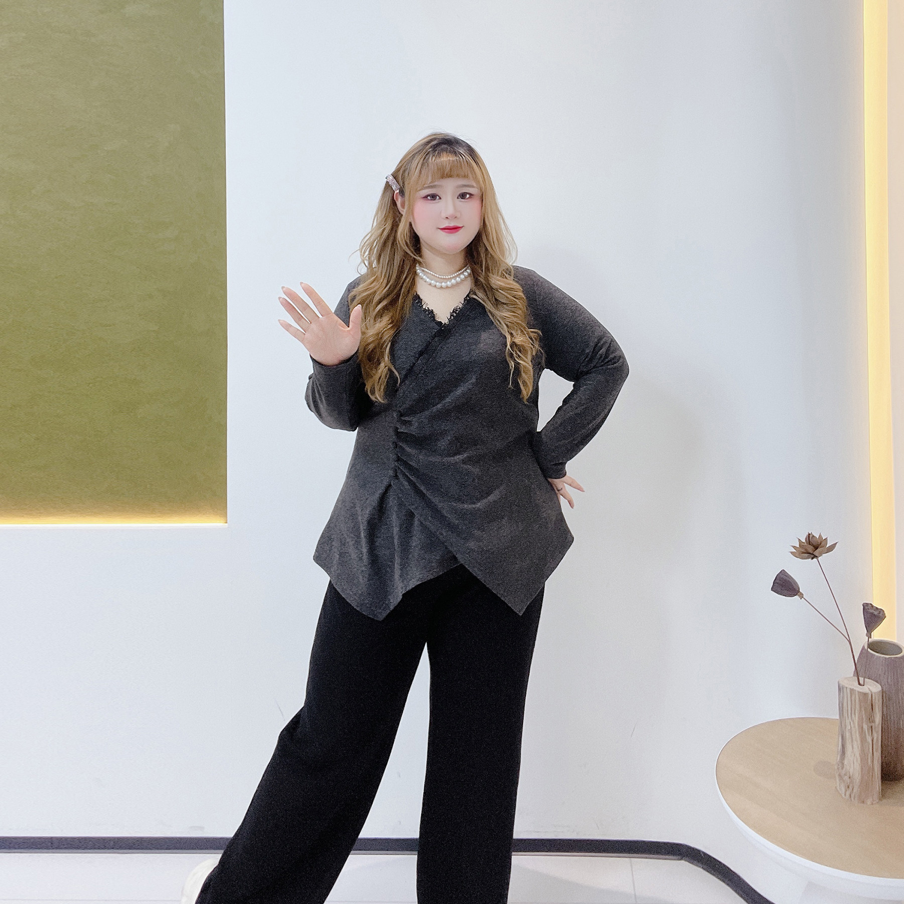 300斤纯欲蕾丝v领内搭上衣胖莹莹大码女装秋冬收腰压褶显瘦打底衫,淘宝优惠券,粉丝福利购,淘宝优惠卷