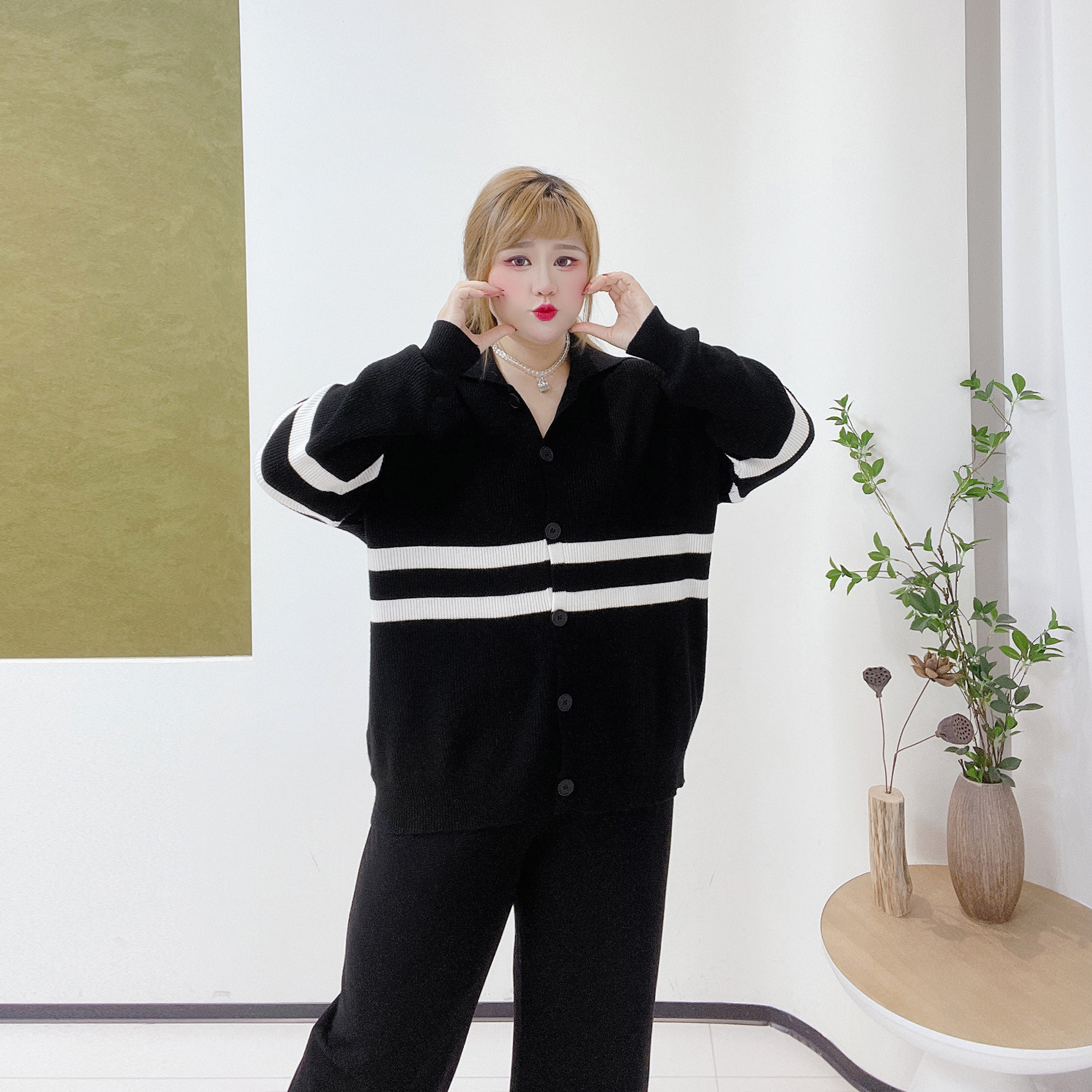 350斤慵懒风撞色条纹遮肉毛衣胖莹莹大码女装秋冬大翻领针织开衫,淘宝优惠券,粉丝福利购,淘宝优惠卷