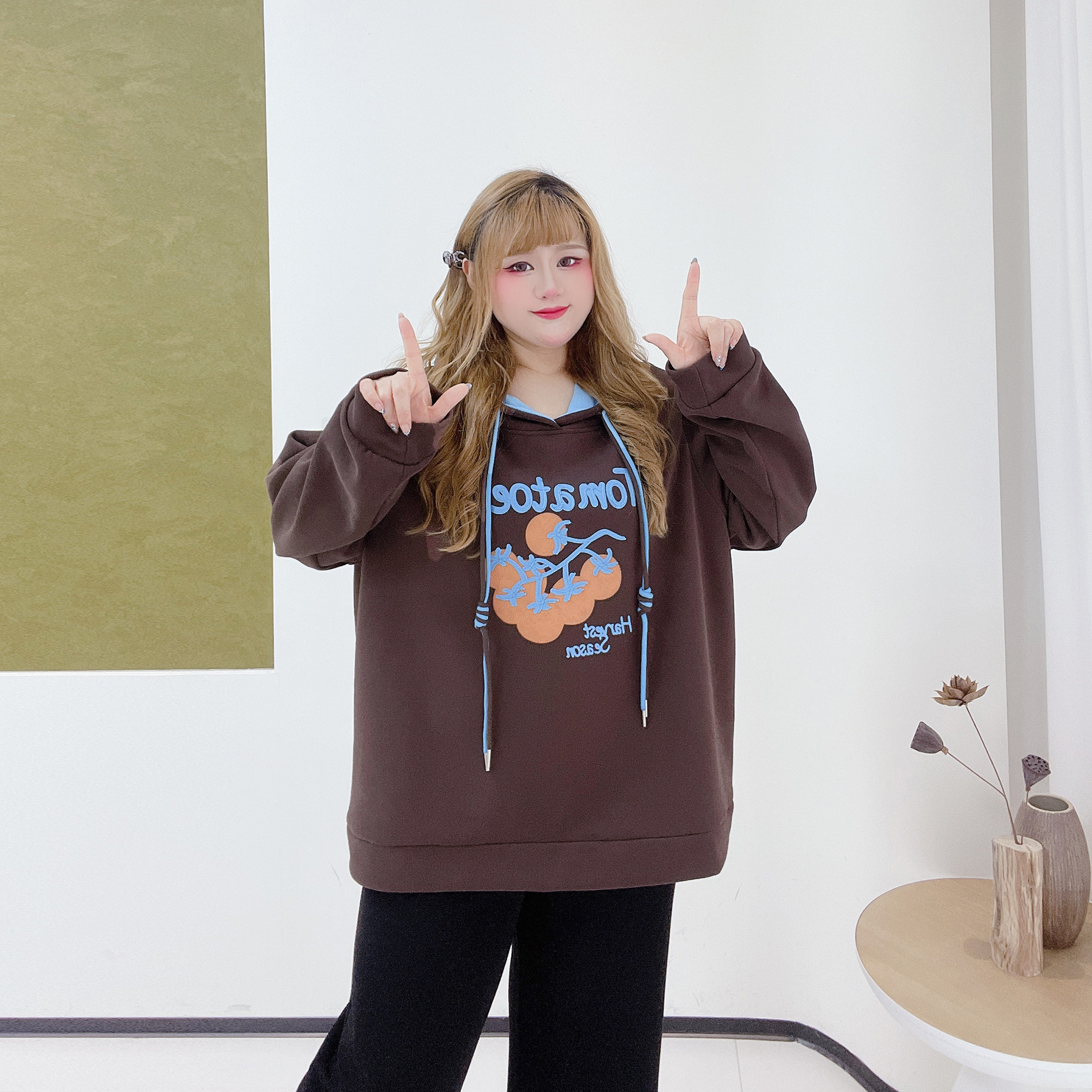 韩系休闲风减龄刺绣加绒上衣胖莹莹大码女装秋冬撞色遮肉连帽卫衣,淘宝优惠券,粉丝福利购,淘宝优惠卷