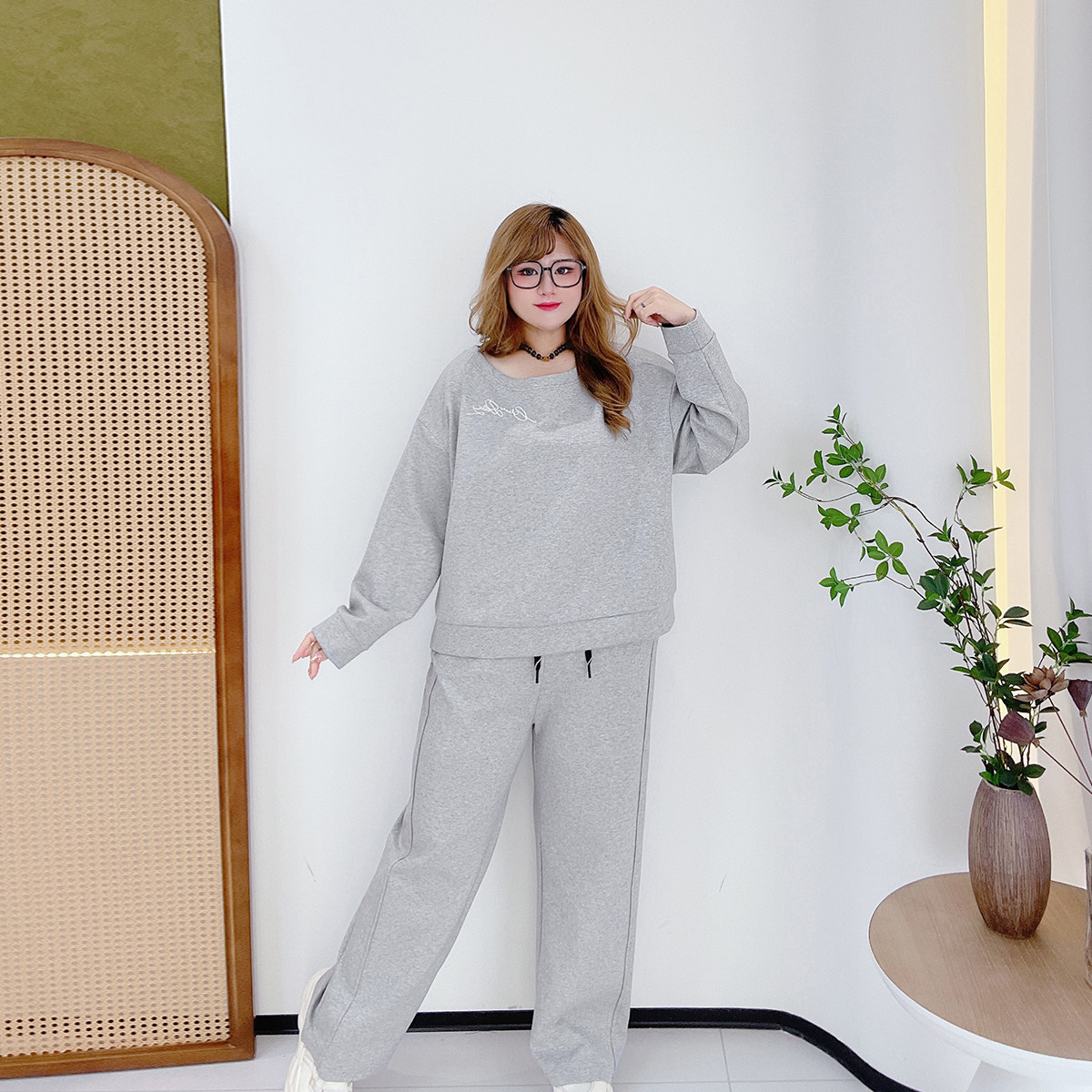 辣妹运动套装胖莹莹大码女装胖mm春秋休闲风遮肉刺绣卫衣阔腿卫裤,淘宝优惠券,粉丝福利购,淘宝优惠卷