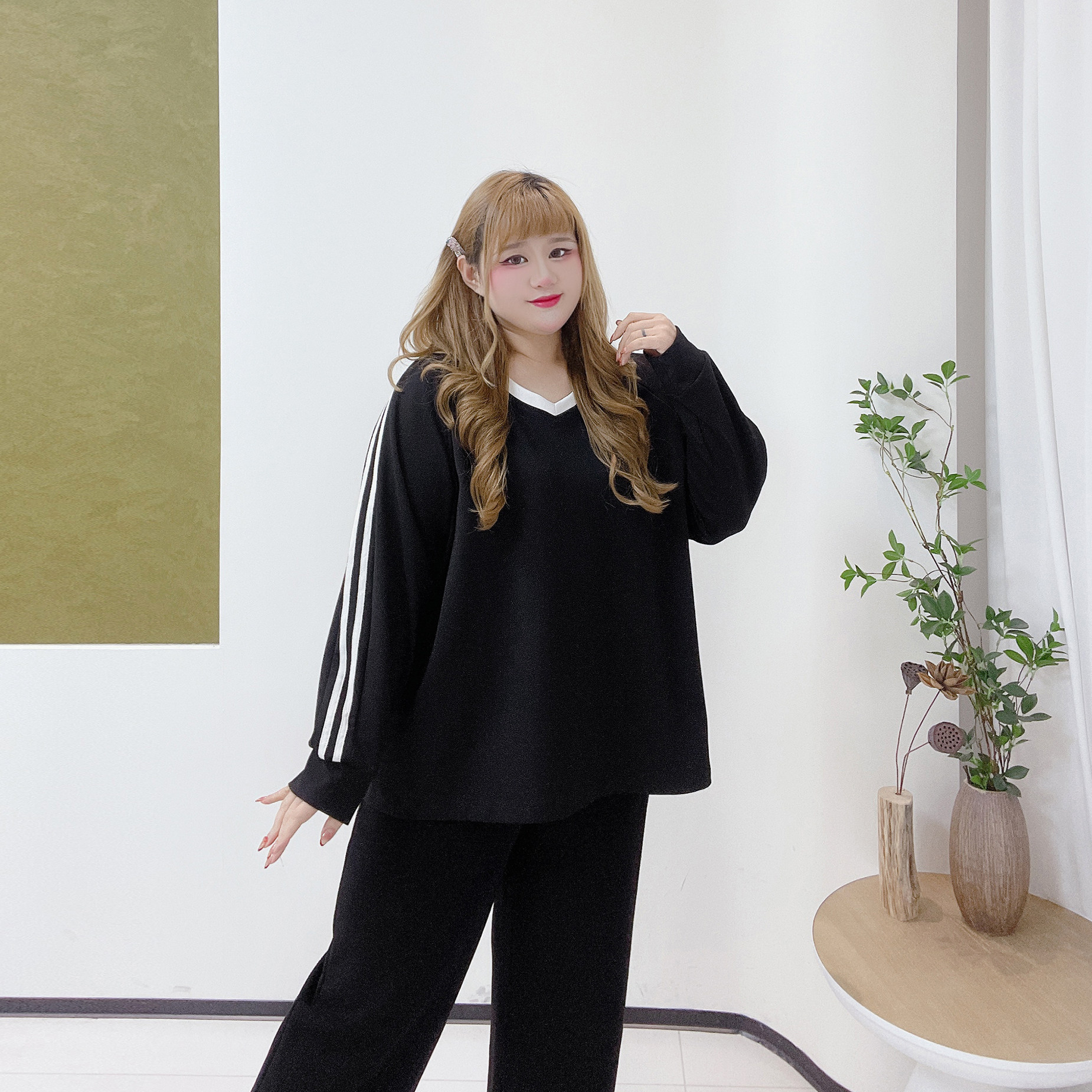 350斤撞色条纹运动卫衣胖莹莹大码女装秋冬300斤加肥v领内搭上衣,淘宝优惠券,粉丝福利购,淘宝优惠卷