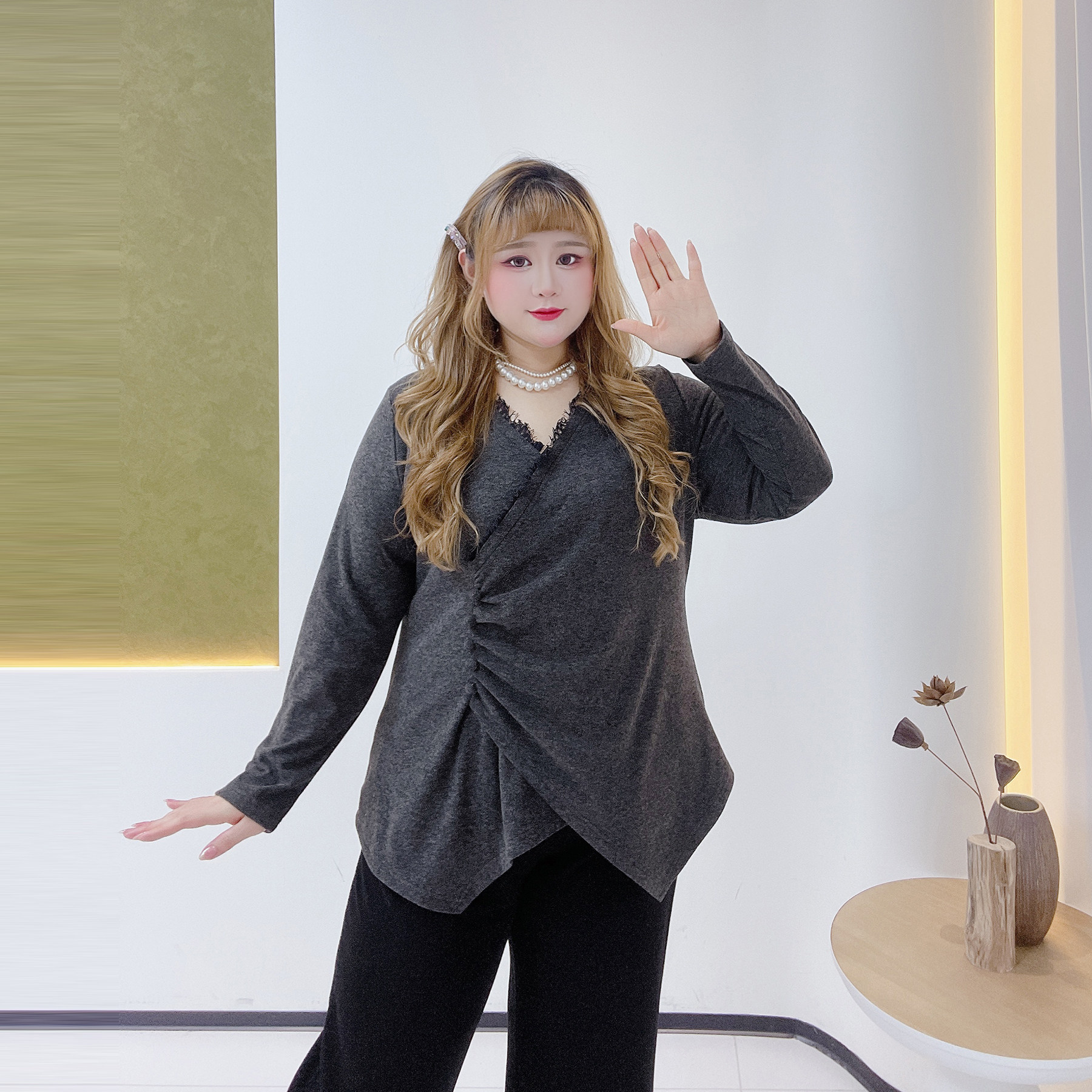 300斤纯欲蕾丝v领内搭上衣胖莹莹大码女装秋冬收腰压褶显瘦打底衫,淘宝优惠券,粉丝福利购,淘宝优惠卷