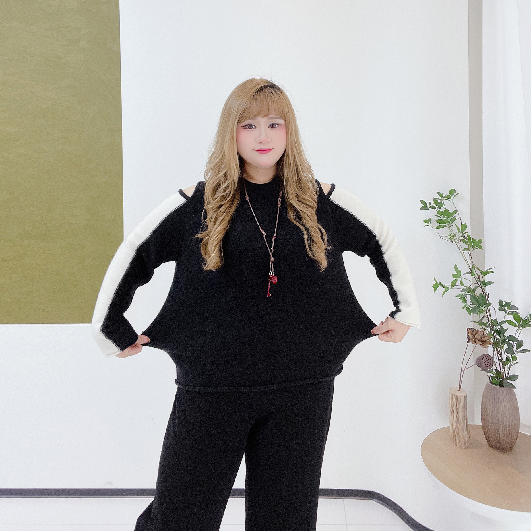 设计感小众露肩拼色内搭上衣胖莹莹大码女装秋冬慵懒卷边显瘦毛衣,淘宝优惠券,粉丝福利购,淘宝优惠卷