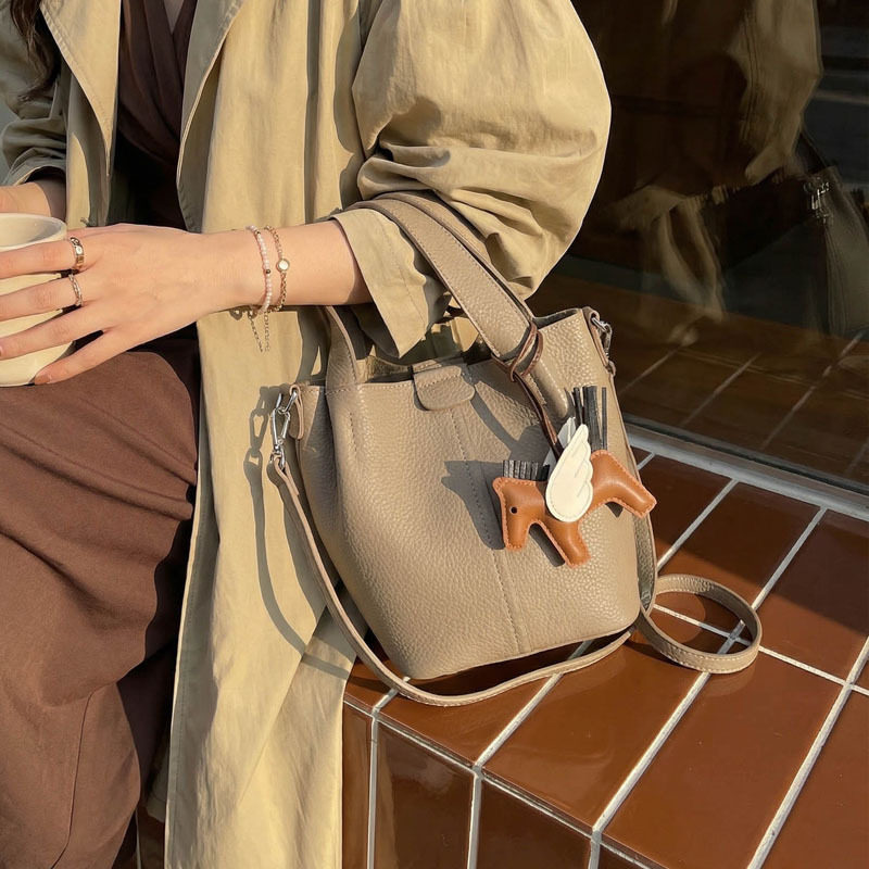 高级感包包女式2026新款小众斜挎包高级感水桶包菜篮子手提单肩包,淘宝优惠券,粉丝福利购,淘宝优惠卷