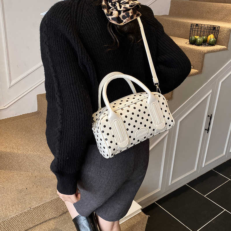 复古波点手提包包女2026新款高级感小众单肩枕头包单肩斜挎小方包,淘宝优惠券,粉丝福利购,淘宝优惠卷