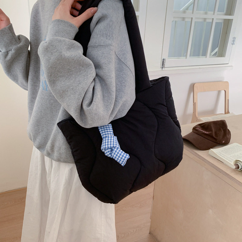 秋冬季大容量通勤棉服托特包包女2025新款简约百搭休闲手提单肩包,淘宝优惠券,粉丝福利购,淘宝优惠卷