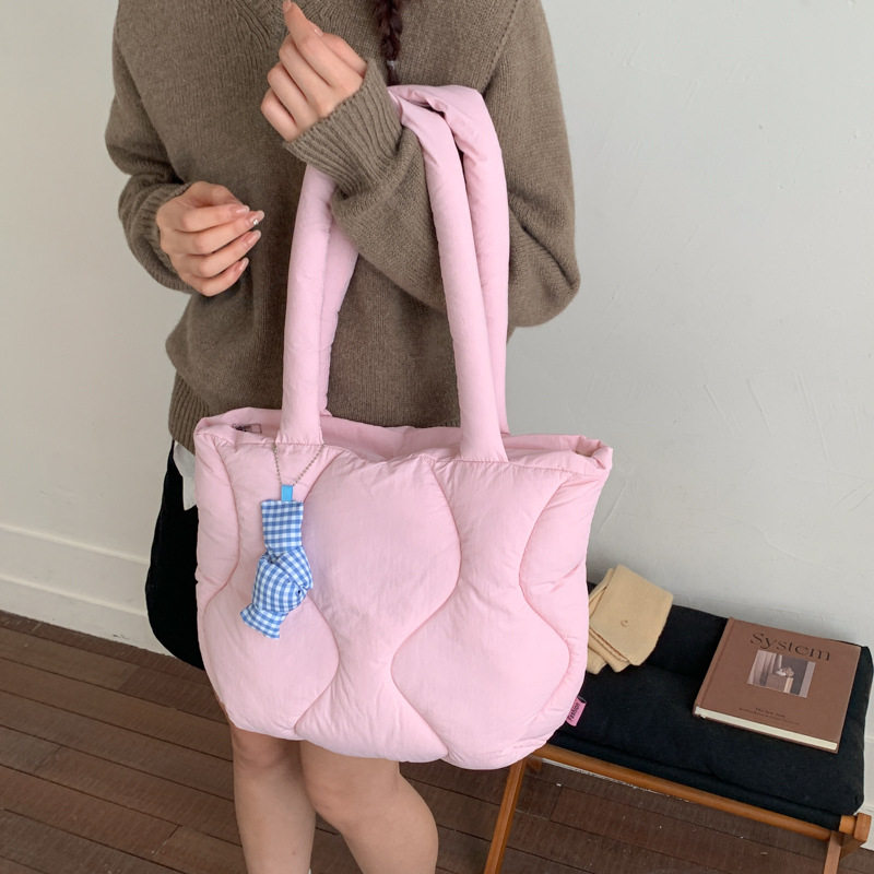 秋冬季大容量通勤棉服托特包包女2025新款简约百搭休闲手提单肩包,淘宝优惠券,粉丝福利购,淘宝优惠卷