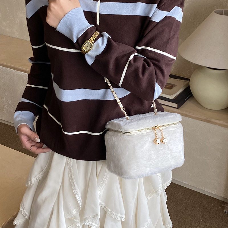 2025秋冬新款小众设计韩系毛茸茸mini盒子包可爱通勤手提斜挎包包,淘宝优惠券,粉丝福利购,淘宝优惠卷