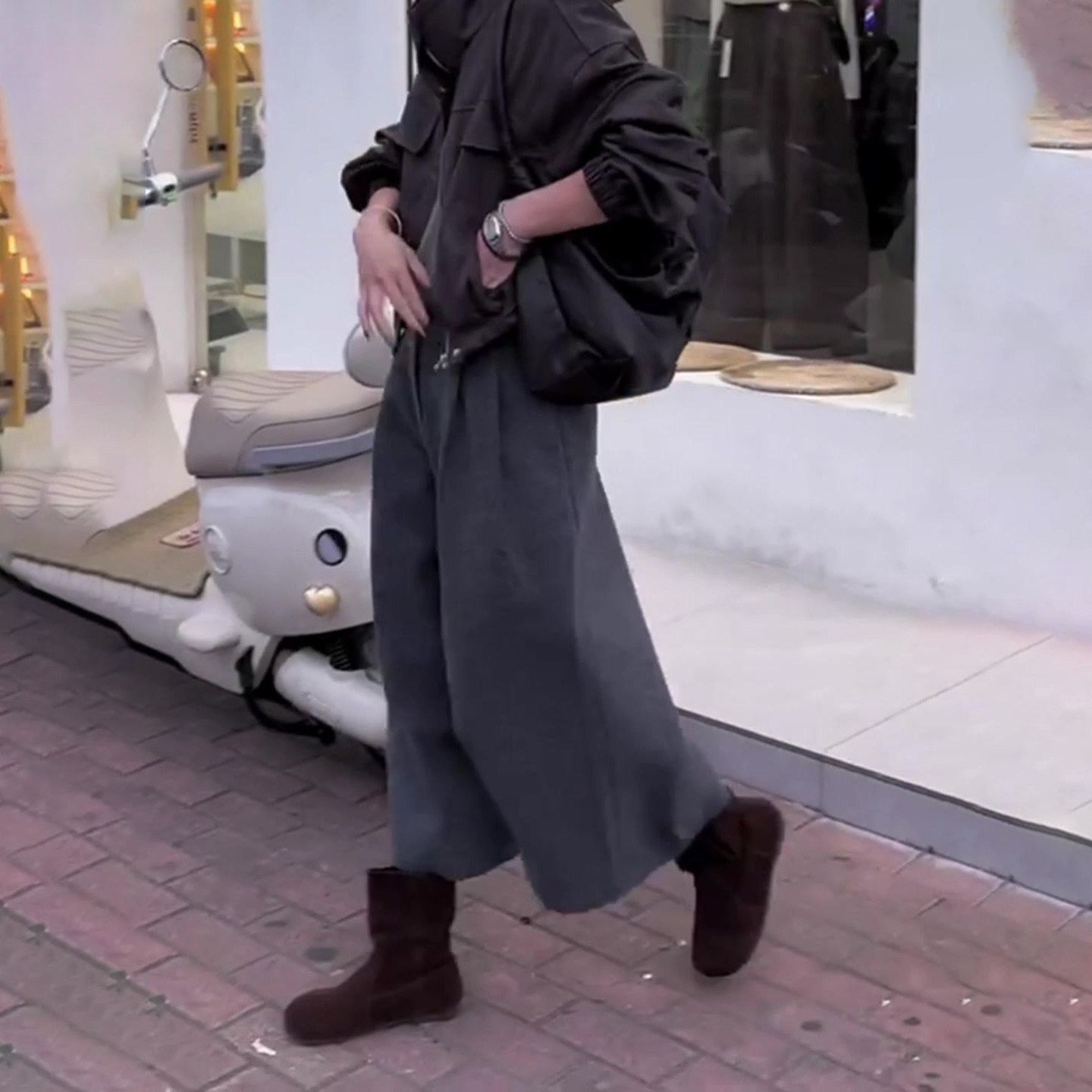 灰色压褶毛呢阔腿裤女2025秋季流行新款高腰简约宽松时尚八分裤子,淘宝优惠券,粉丝福利购,淘宝优惠卷