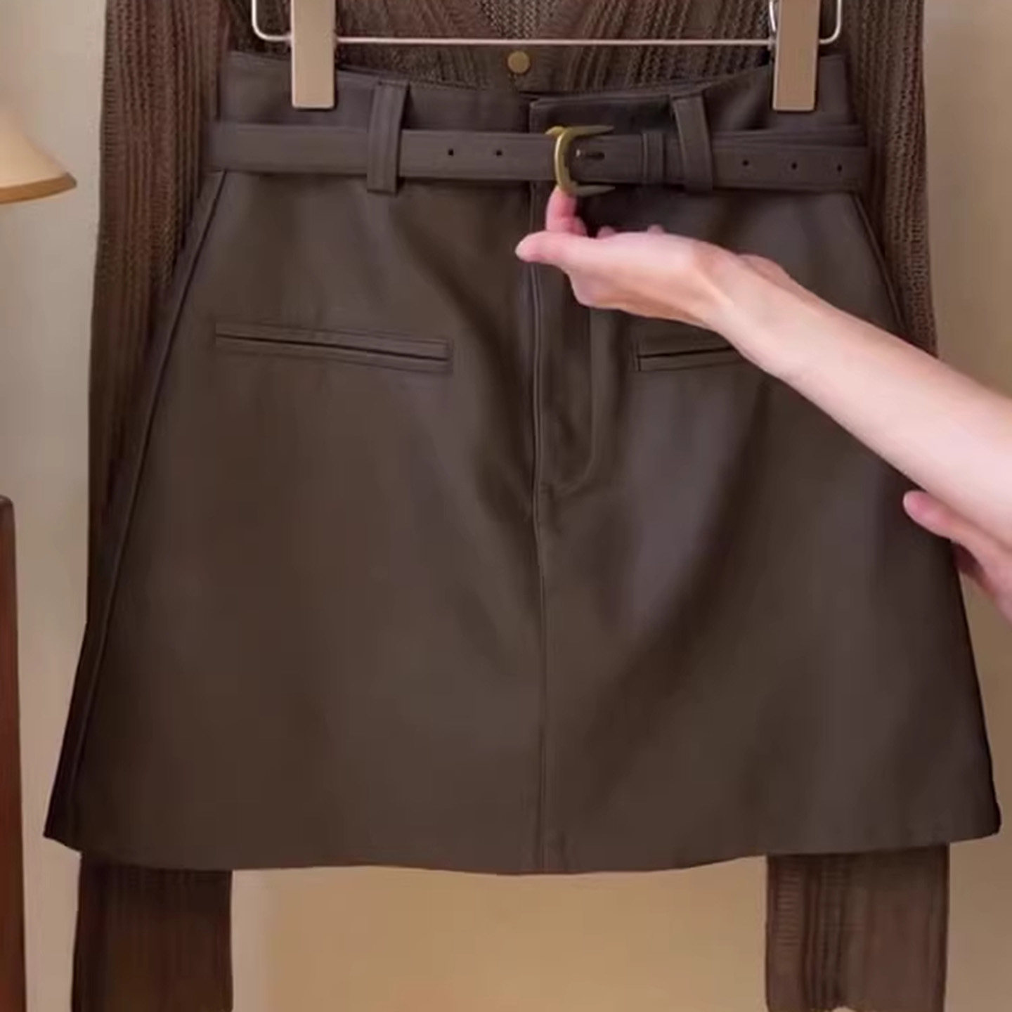 咖色皮裙短裙女2025秋季流行新款高腰时尚气质复古百搭A字半身裙,淘宝优惠券,粉丝福利购,淘宝优惠卷