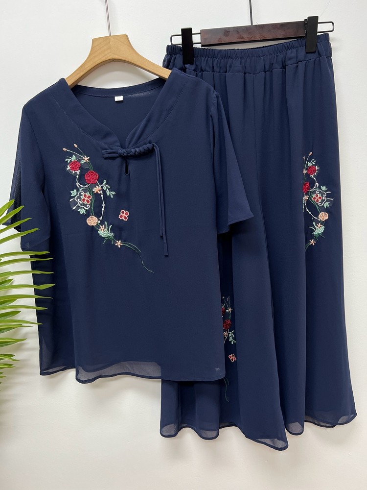 中老年夏装女装妈妈休闲短袖套装宽松奶奶t恤裤子两件套绣花衣服