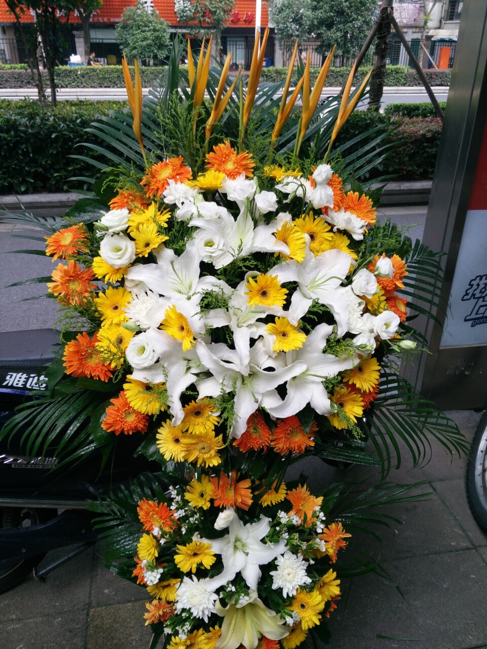 丧事花篮白事去世丧葬追悼会祭奠悼念葬礼南京实体鲜花店丧篮吊唁