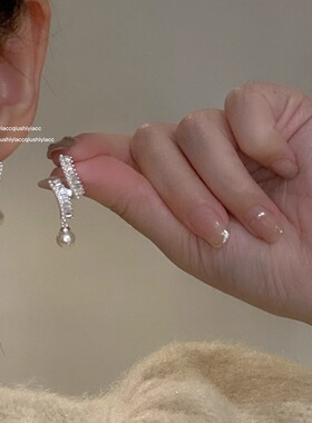 s925纯银珍珠耳钉 时尚轻奢小众设计感 简约百搭气质女款耳饰品