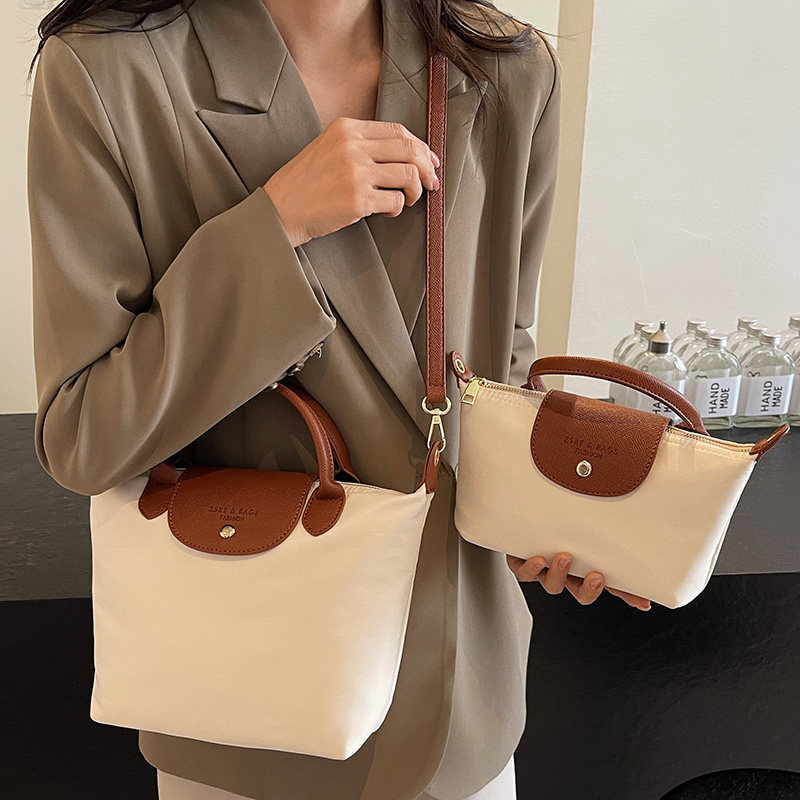 高级质感尼龙包包女包2025新款休闲斜挎小方包大容量百搭通勤包,淘宝优惠券,粉丝福利购,淘宝优惠卷