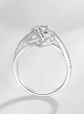 925纯银 简单扭臂碎钻克拉仿真钻戒镂空品味淑女尊享仿莫桑石戒指