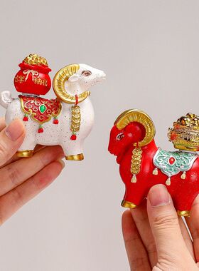 吉羊纳福生肖羊摆件羊年吉祥物树脂工艺品新年桌面年会伴手礼工艺