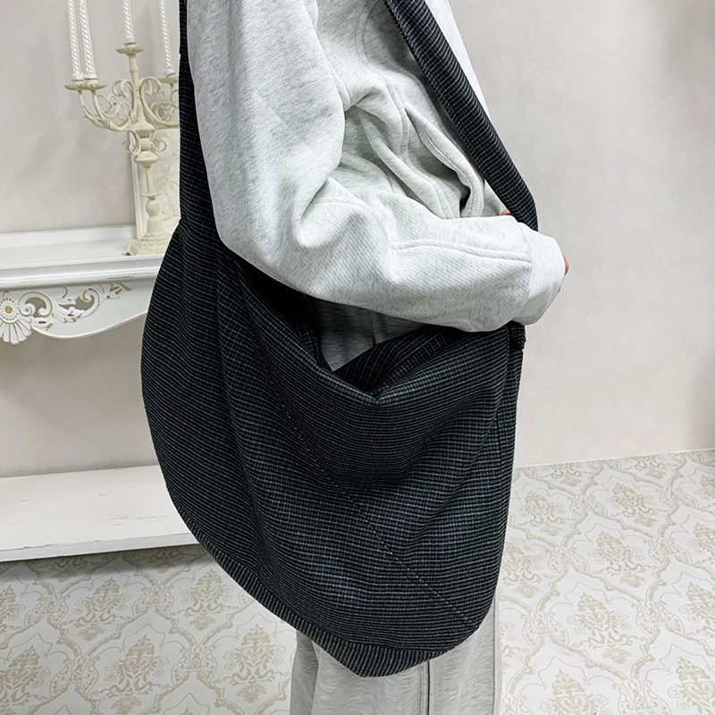 JCAESAR HOBO BAG 格纹流浪包 扭转镂空结构 轻磨毛 大肩带 斜跨,淘宝优惠券,粉丝福利购,淘宝优惠卷