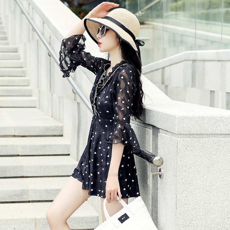 2025新款情侣泳衣女连体保守显瘦遮肚长袖小胸温泉度假海边游泳装,淘宝优惠券,粉丝福利购,淘宝优惠卷