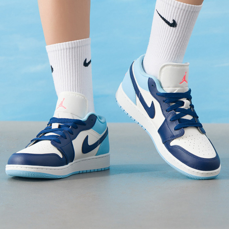 耐克大童鞋2025冬季款JORDAN AJ1蓝白拼色舒适复古板鞋553560-149,淘宝优惠券,粉丝福利购,淘宝优惠卷