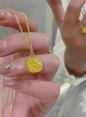 2025新品 超闪拉丝小方糖项链女18k黄金色小方块气质高级感锁骨链