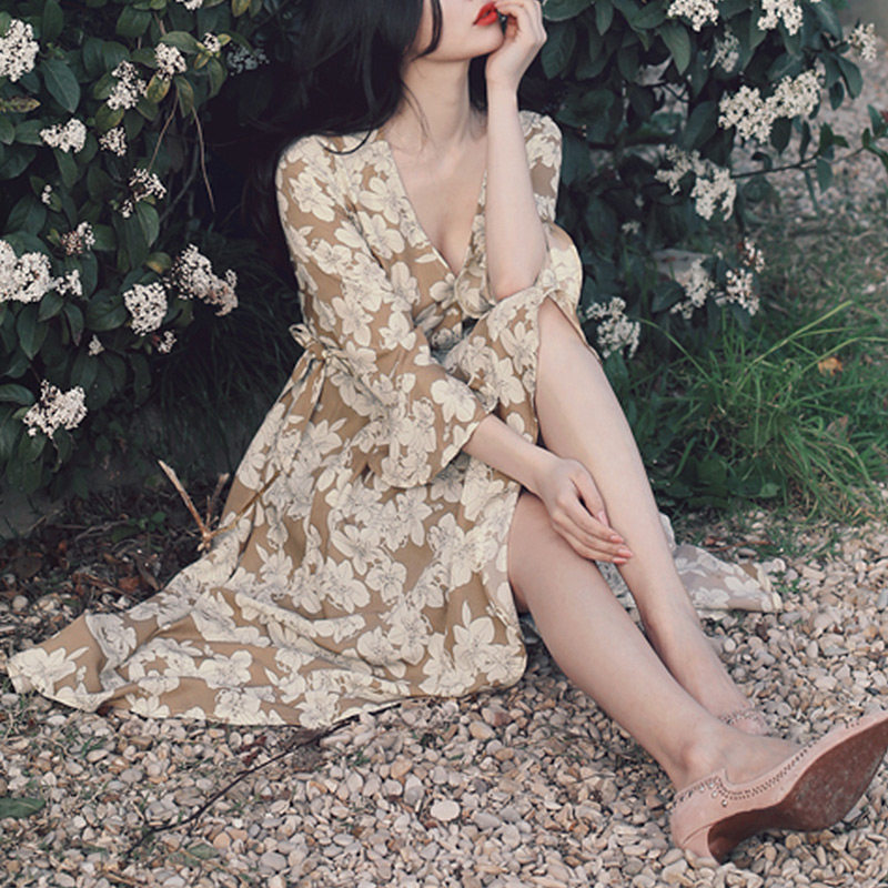 2020春夏新款中长款复古温柔风v领 onlyangel连衣裙