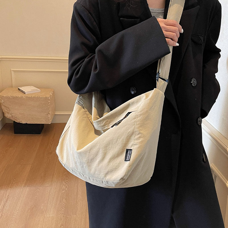 简约日系纯色尼龙帆布包包女2025新款休闲斜挎包大容量单肩通勤包,淘宝优惠券,粉丝福利购,淘宝优惠卷