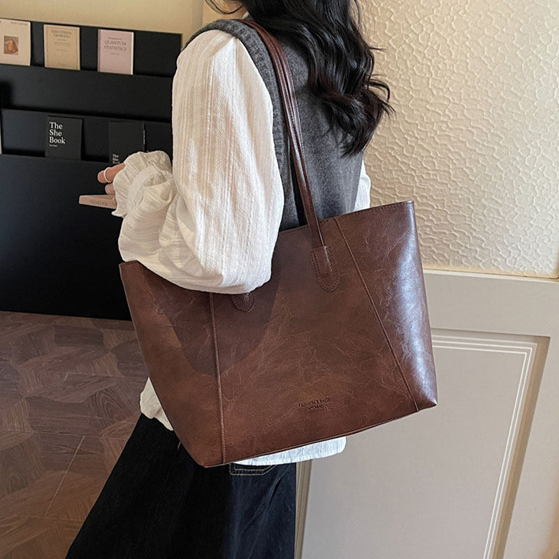 简约复古大容量包包女2026新款时尚休闲通勤单肩包百搭质感托特包,淘宝优惠券,粉丝福利购,淘宝优惠卷