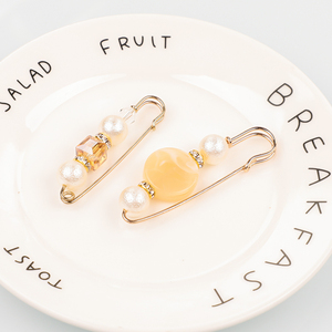 简约大气珍珠胸针