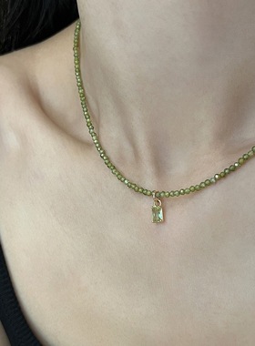 橄榄绿色锆石项链女简约小清新设计锁骨链高级感方块水滴项链女