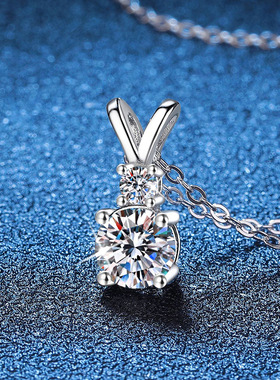 S925银镀18K金PT950铂金镶嵌1克拉D色莫桑石女经典四爪兔耳朵项链