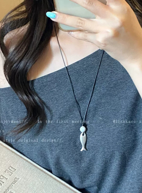 哑光小鱼木珠皮绳挂脖长款项链女时尚百搭好看毛衣链文艺风配饰