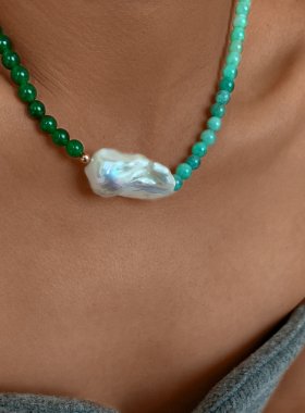 巴洛克珍珠吊坠，绿色珠串项链