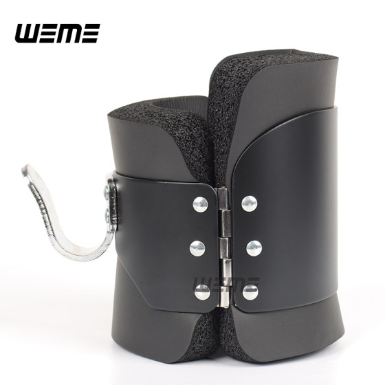 A pair of steel upside-down foot covers comes with a 2-meter safety rope