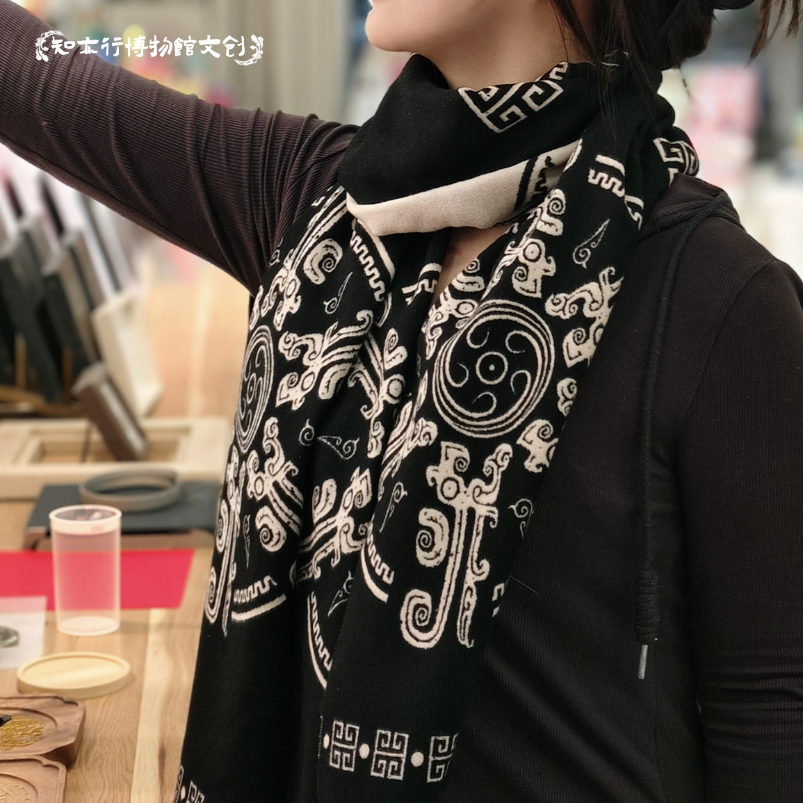 栖羽凤鸟团纹披肩围巾安阳文创复古保暖伴手礼马年礼物新年礼品