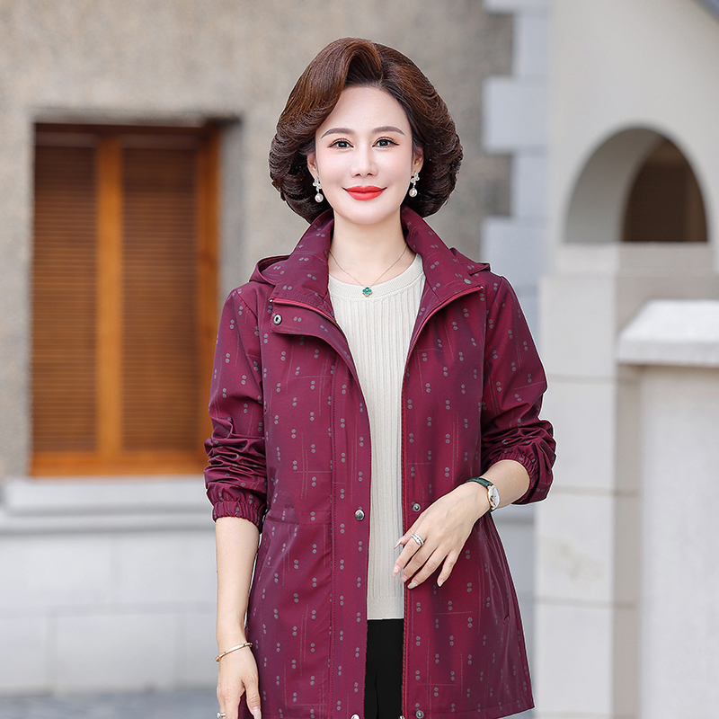 中老年妈妈女装春秋季连帽外套老年人大码风衣夹克奶奶装宽松上衣 - 图2
