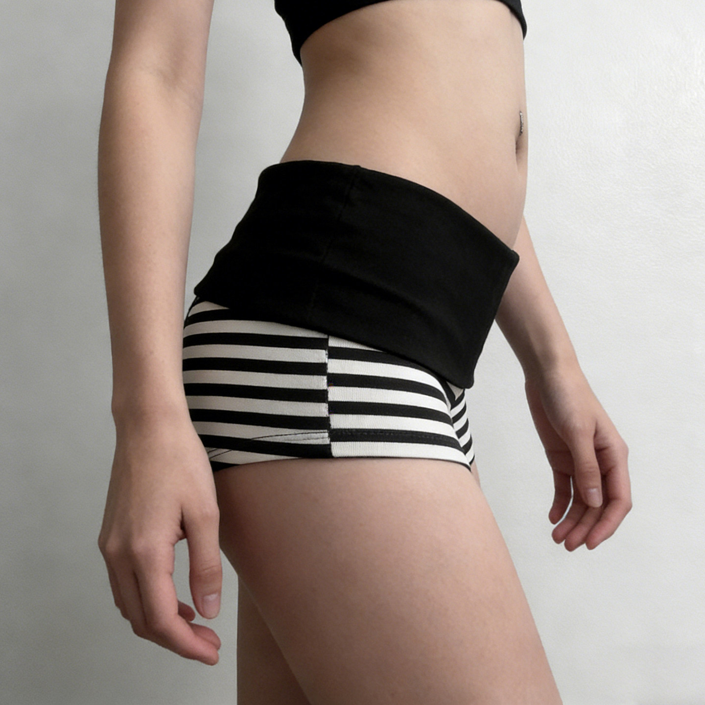 H家欧美女装 美式简约黑白撞色条纹短裤女运动居家百搭低腰热裤潮,淘宝优惠券,粉丝福利购,淘宝优惠卷