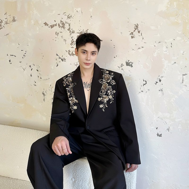 秋季高级感轻奢立体绣花重工亮片休闲西服外套男痞帅演出西装潮流,淘宝优惠券,粉丝福利购,淘宝优惠卷