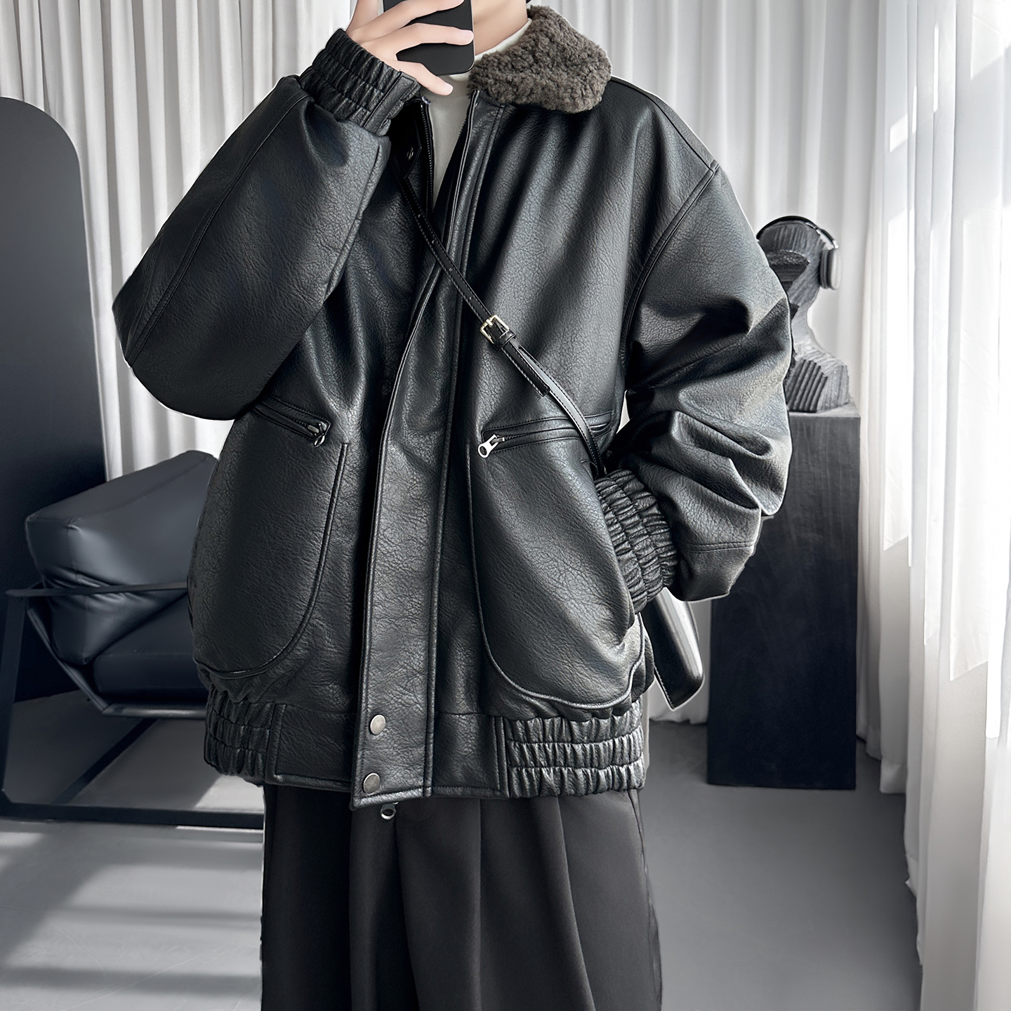 黑色可拆卸环保羊羔毛领夹棉皮质廓形夹克外套 R9126-P138 - 图1
